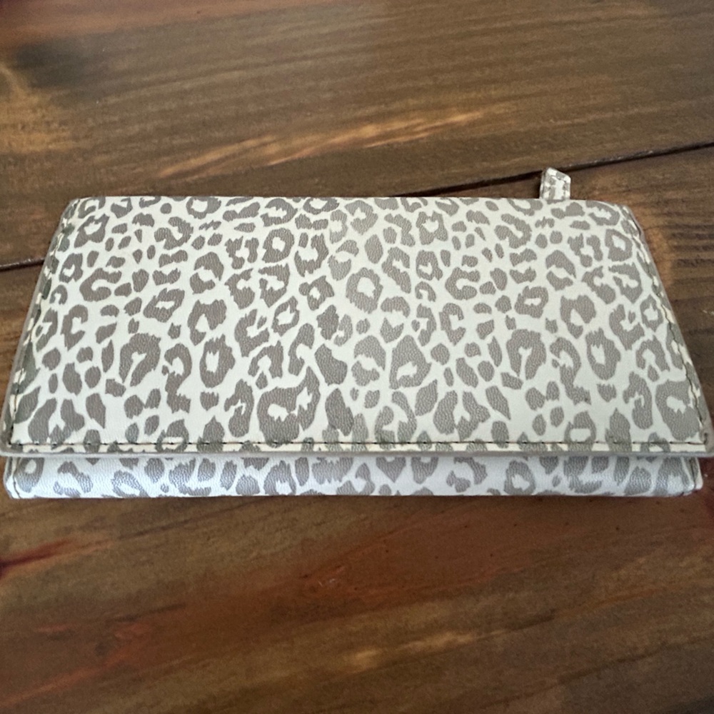 ✨Elegant Gray Leopard Print Wallet